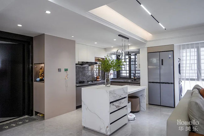 120㎡現(xiàn)代三居室，開放式廚房加島臺(tái)設(shè)計(jì)，這樣的橫廳布局真的很美好